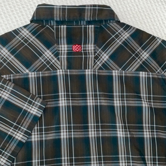 Men’s Sherpa Adventure Gear Short Sleeve Plaid Button Up Shirt. Like new! Large - Picture 10 of 13